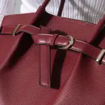 Belted Pebbled Hand Bag - marron