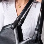 V-Cut Shoulder Bag-black