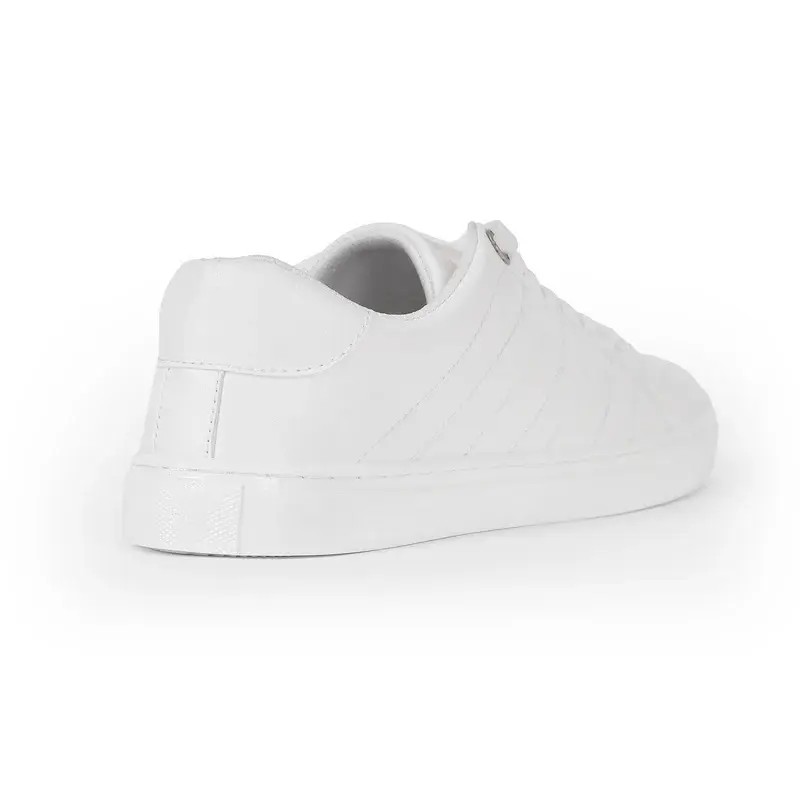 Sneakers Equipped with a shiny lace-up opening-SN-12