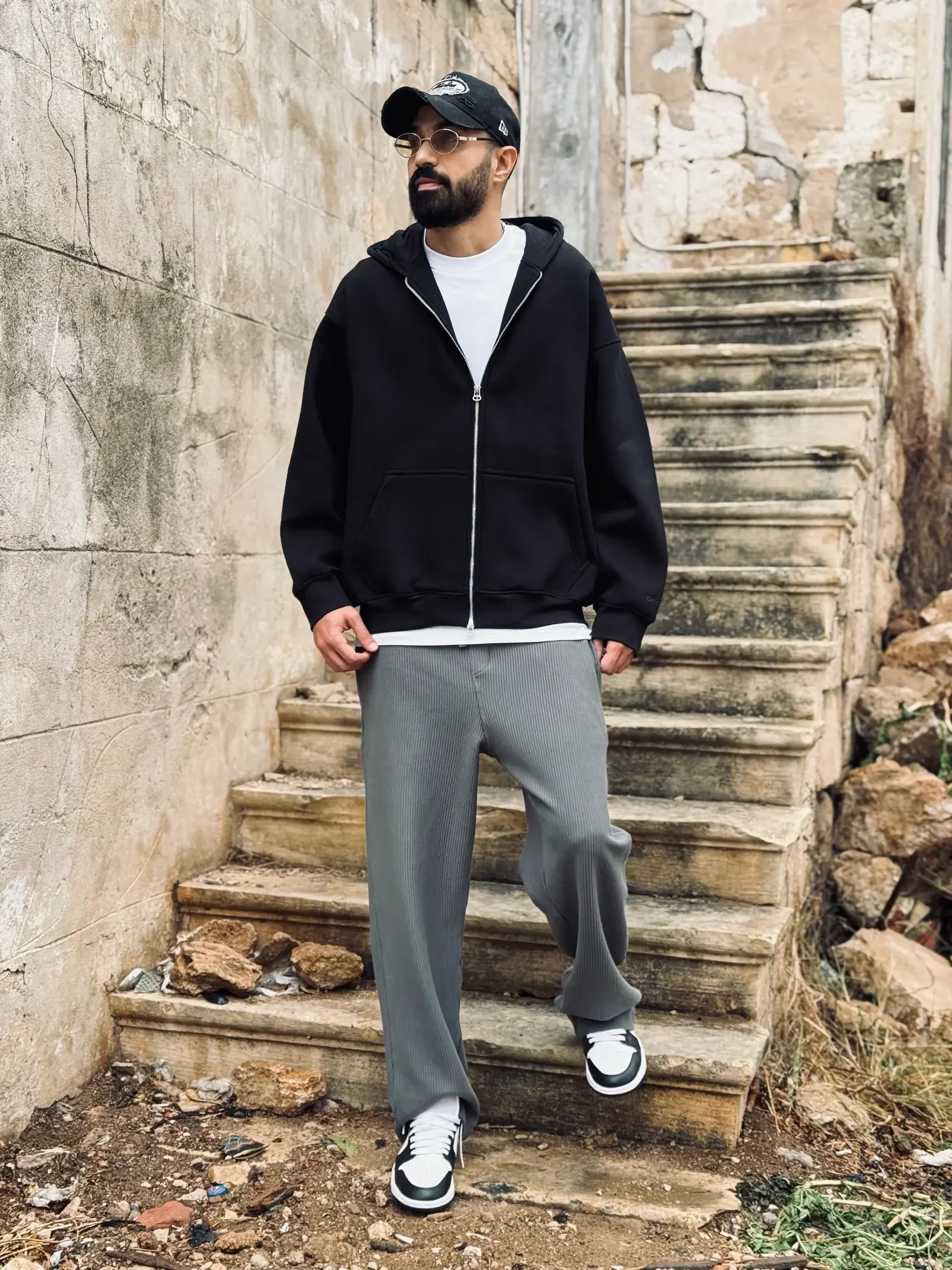 Sweatshirt