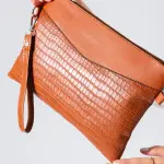 -32% Chic Texture Clutch Bag-camel