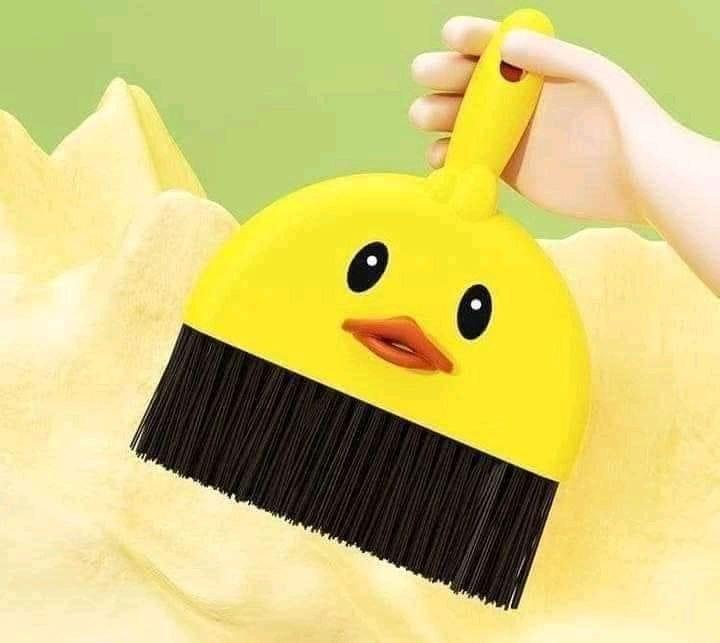 جاروف وفرشة بطوط