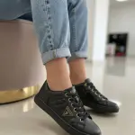 Flat sneakers from the distinctive designs of Guess GS-1