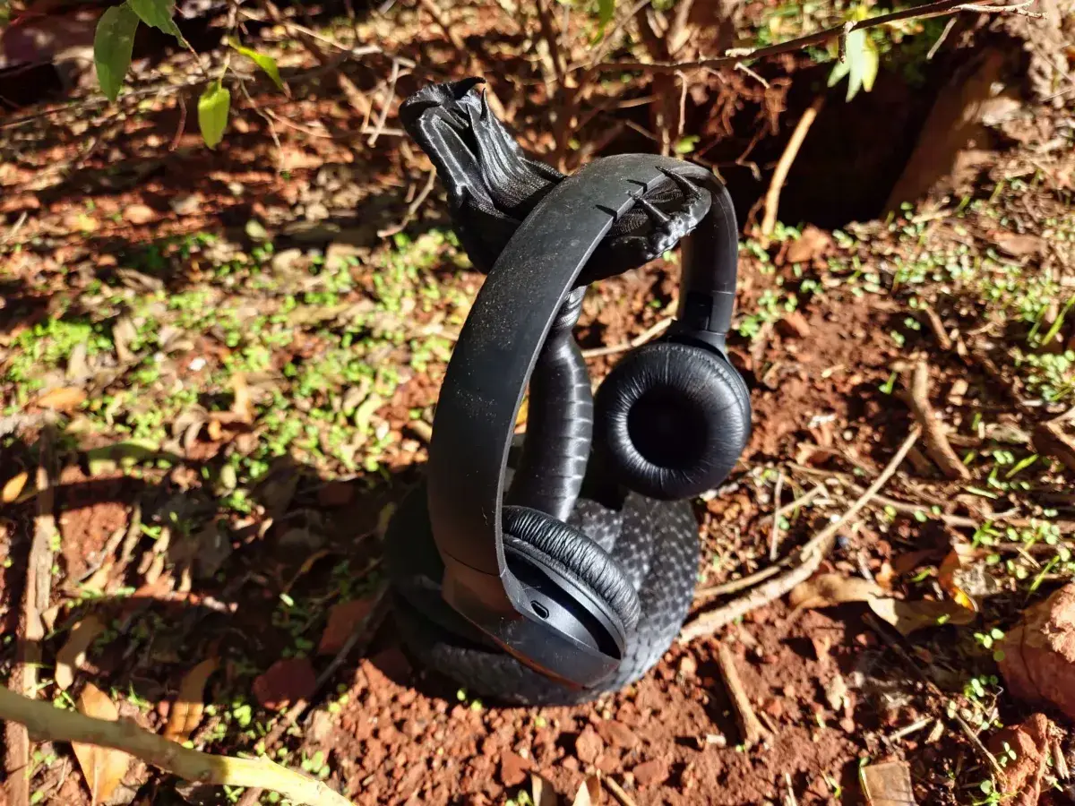 Serpent's Embrace Headphone Stand