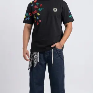 BLACK T-SHIRT