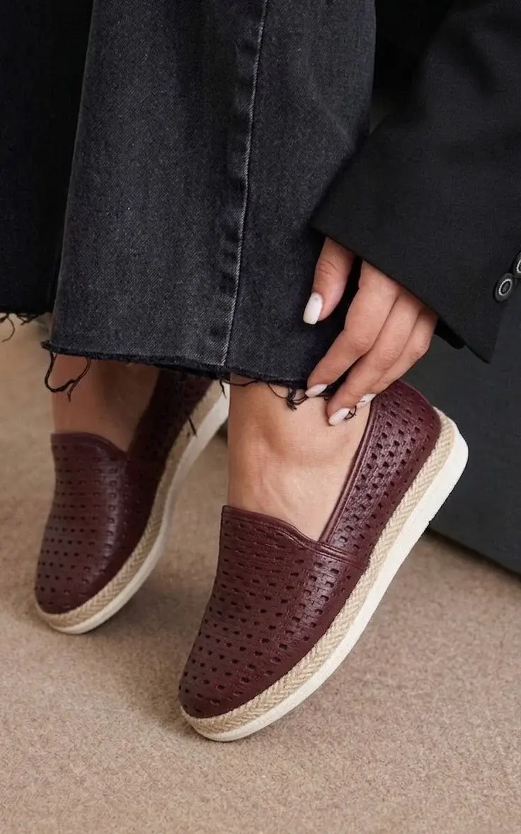 Breathable Leather Ballerinas with Rustic Details. BN-59