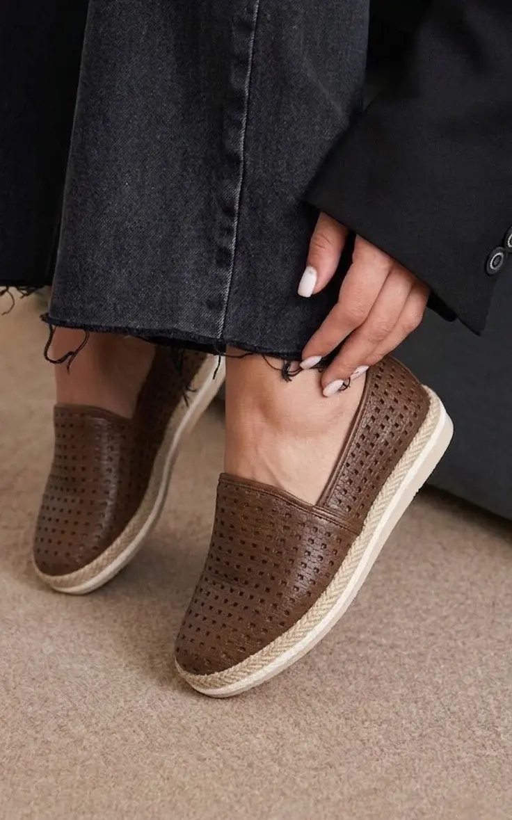 Breathable Leather Ballerinas with Rustic Details. BN-59