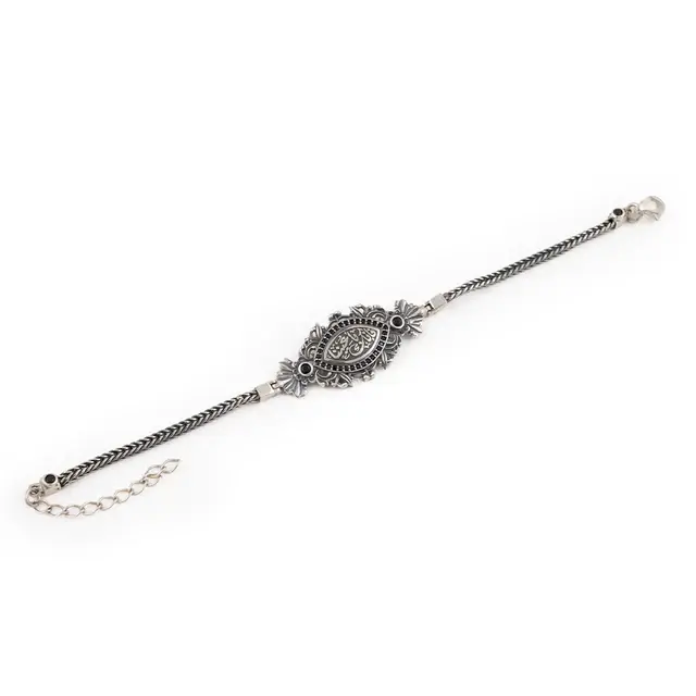 BRACELET فإنك بأعيننا