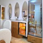 oval dining room