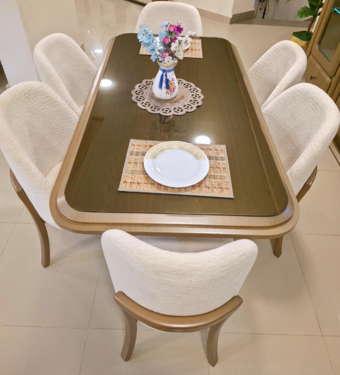rouds dining room