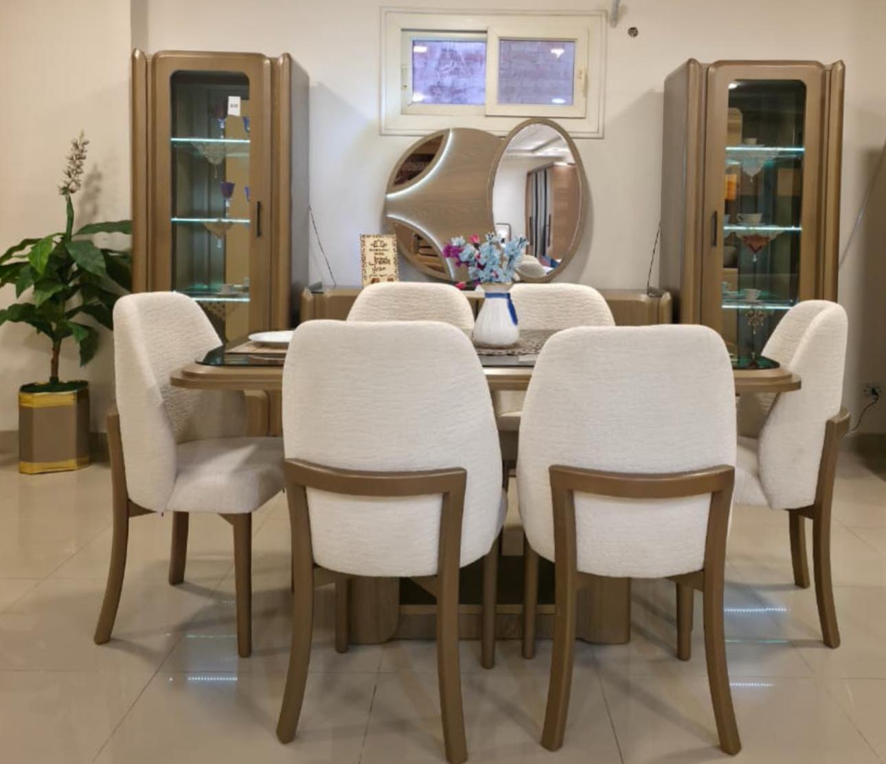 rouds dining room