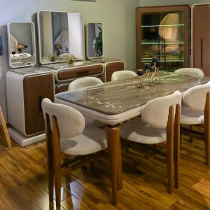 square dining room