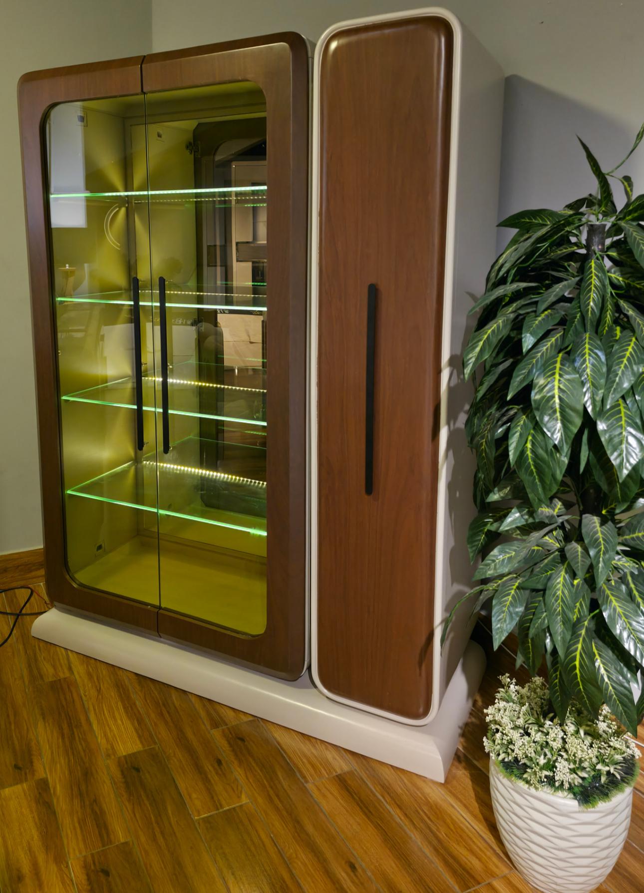 square dining room