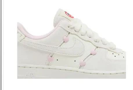 Nike Air Force 1 Low - Valentine's Day 2025