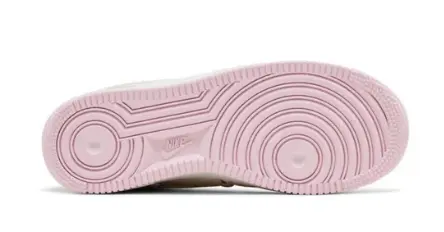 Nike Air Force 1 Low - Valentine's Day 2025