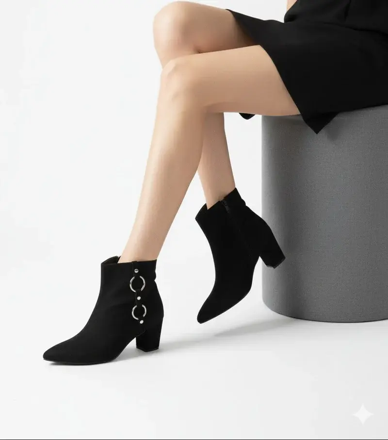 Elegant ankle boots with metallic ring details B-49