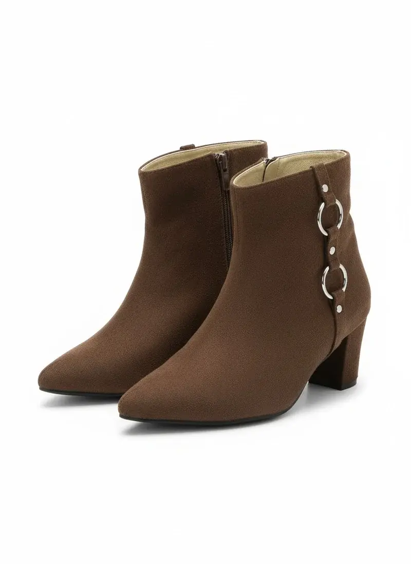 Elegant ankle boots with metallic ring details B-49
