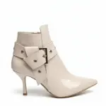 Boot featuring a glossy finish R-509