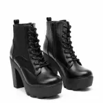 Wide-heeled boot with a stylish design B-26