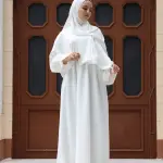 CREAMY WHITE DRESSY UMRAH ISDAL