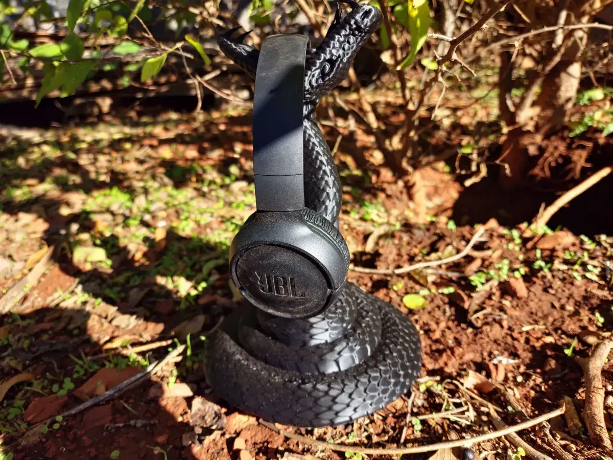 Serpent's Embrace Headphone Stand