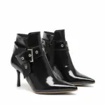 Boot featuring a glossy finish R-509