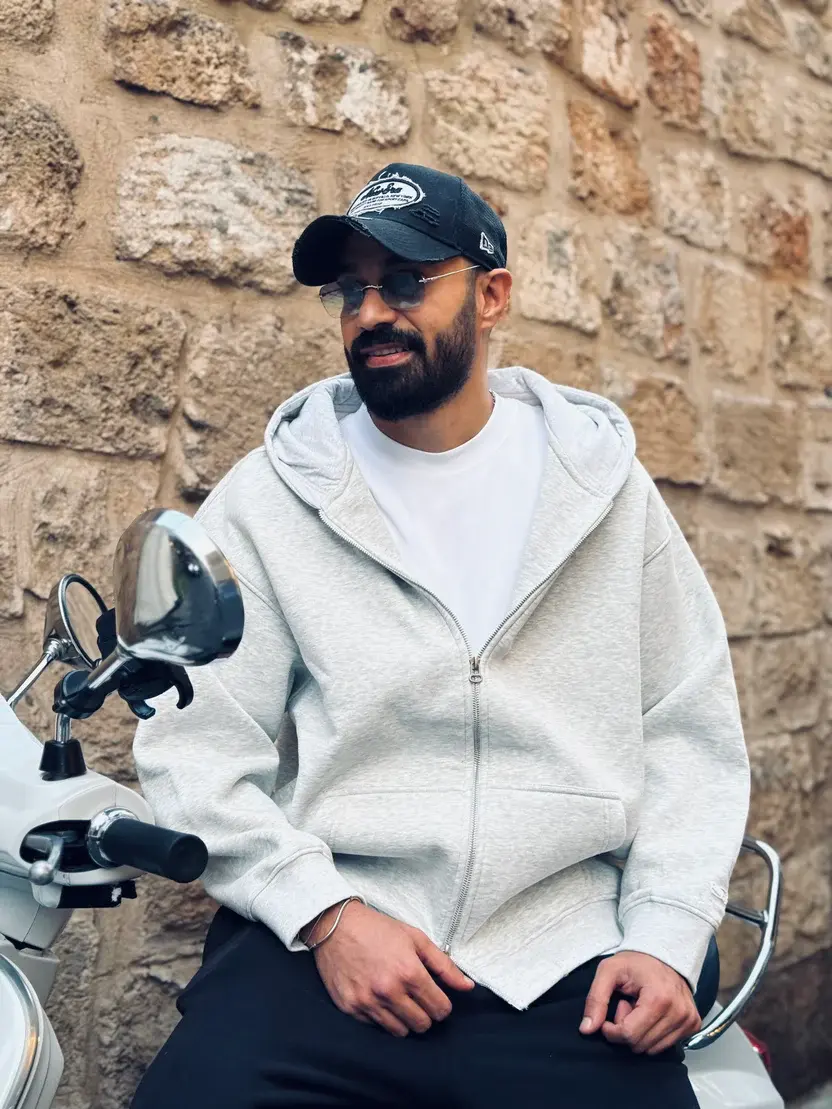 Sweatshirt