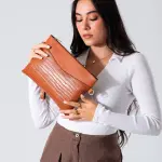 -32% Chic Texture Clutch Bag-camel