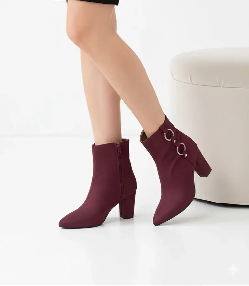 Elegant ankle boots with metallic ring details B-49