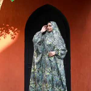 EXOTIC PAISLEY PRINT SATIN MALHAFA ISDAL