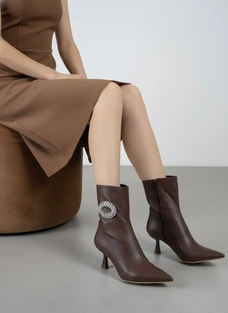Elegance Boot with Crystal Ring R-405