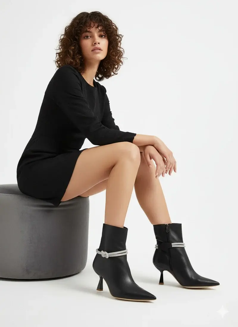 Elegant boot with removable sparkling strap R-902