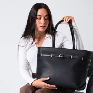 Classic Belt Detail Tote-black