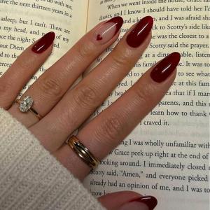 10pcs almond-shaped red nails