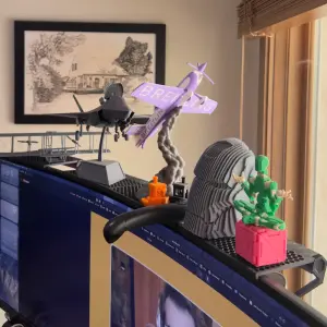 Aero Shelf EK1 – Adjustable Monitor Shelf