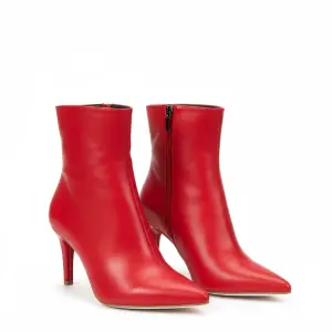 chic ankle boot with a sleek design R-903