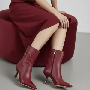 Elegance Boot with Crystal Ring R-405
