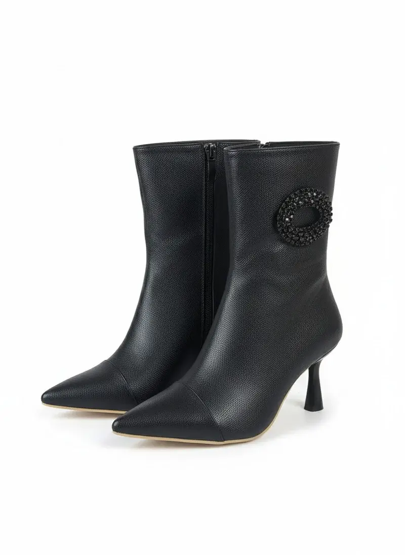 Elegance Boot with Crystal Ring R-405