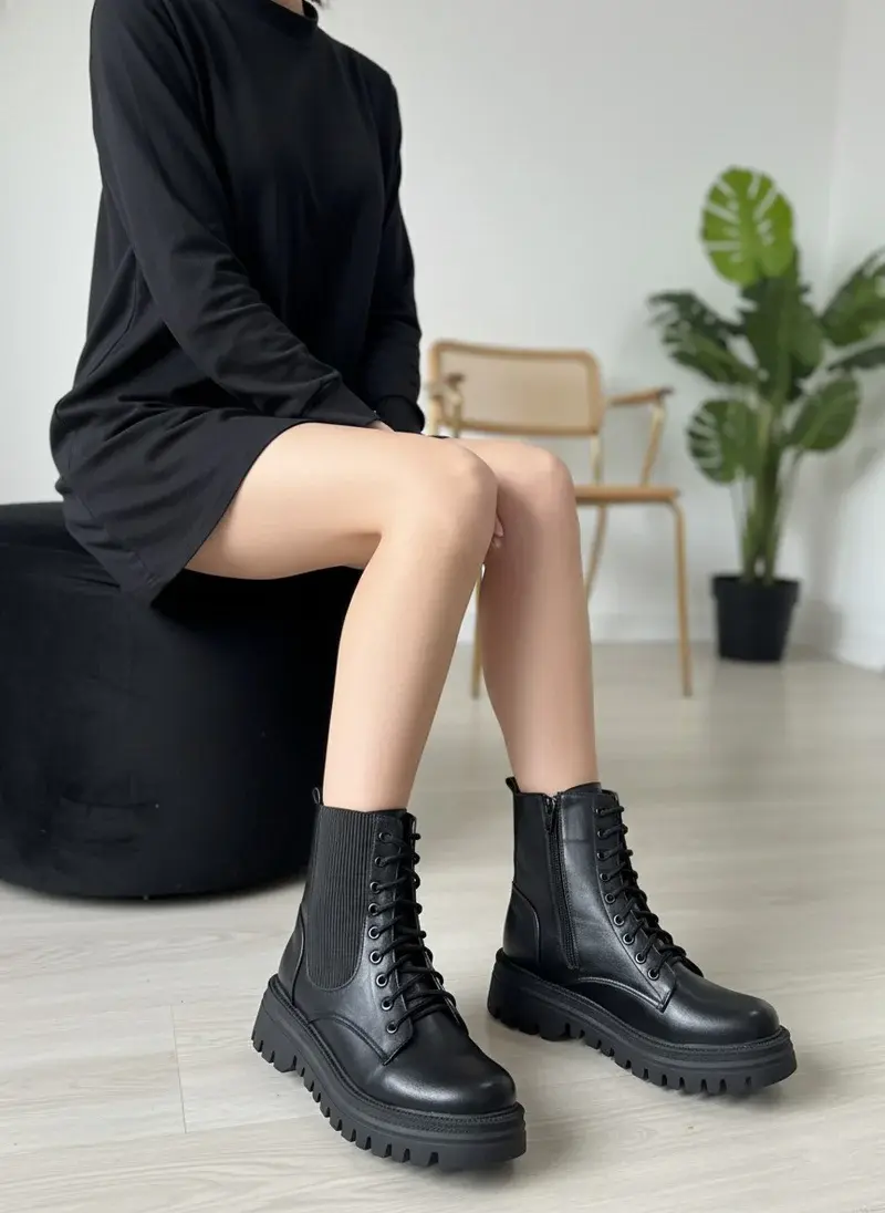 Luxury boot with a classic design B-53