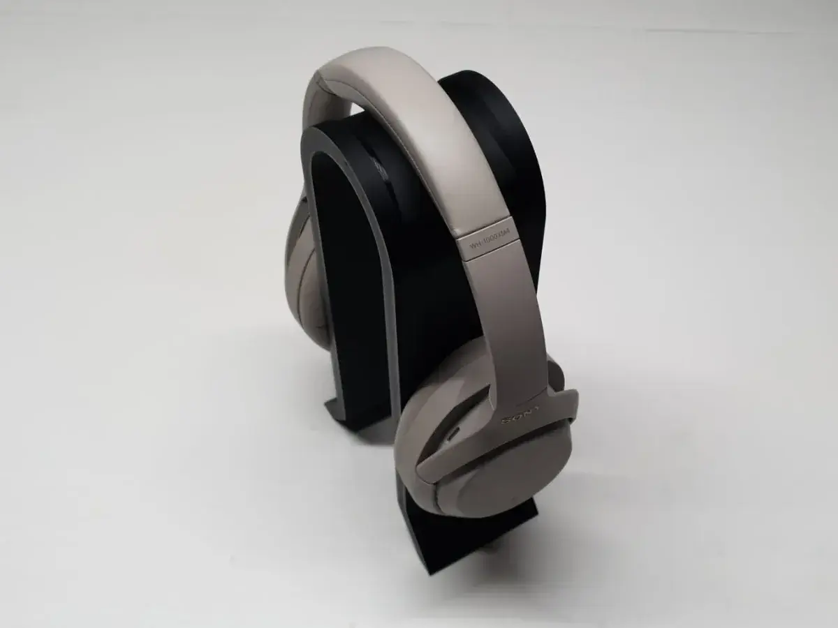 Aura Headphone Stand