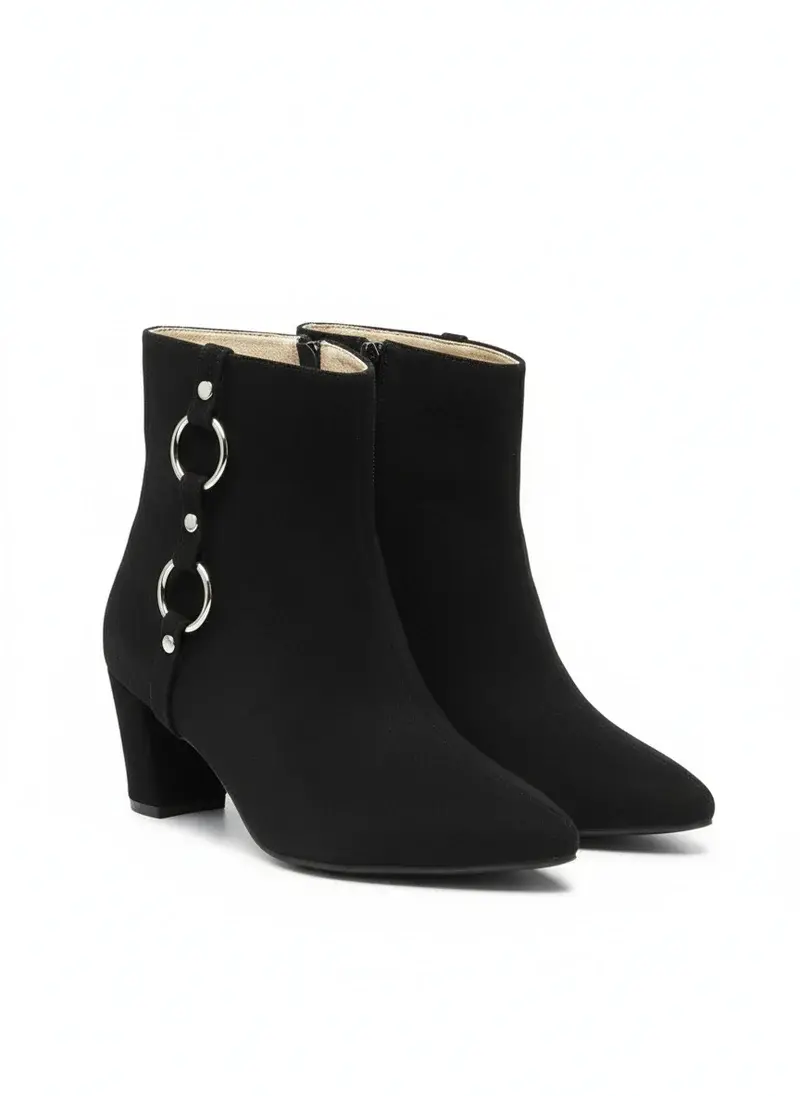 Elegant ankle boots with metallic ring details B-49
