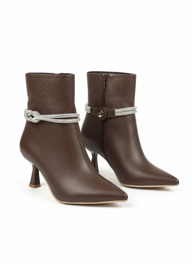 Elegant boot with removable sparkling strap R-902