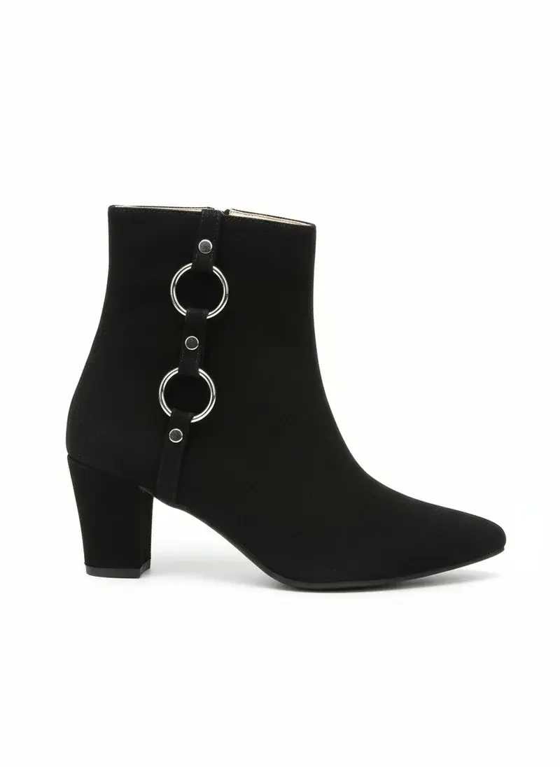 Elegant ankle boots with metallic ring details B-49