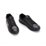 Flat sneakers from the distinctive designs of Guess GS-1
