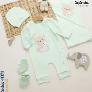 طقم مواليد مستشفى وسبوع قطن ٤ قطع اقتصادي ، كوفرتة وسلوبيت وطاقية وجوانتي ، شيك بيبي ، دب وارنب بناتي منقط