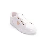 Flat sneakers from the distinctive designs of Guess GS-1