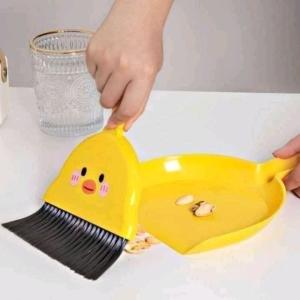 جاروف وفرشة بطوط