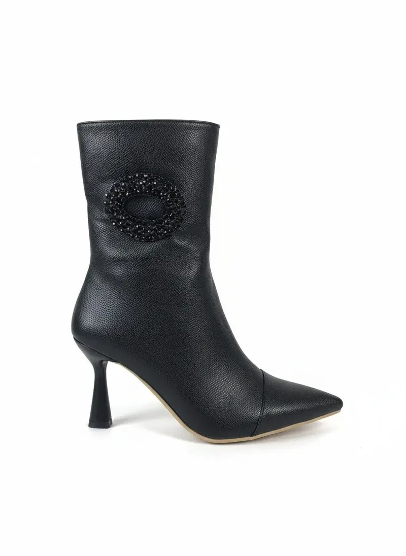 Elegance Boot with Crystal Ring R-405