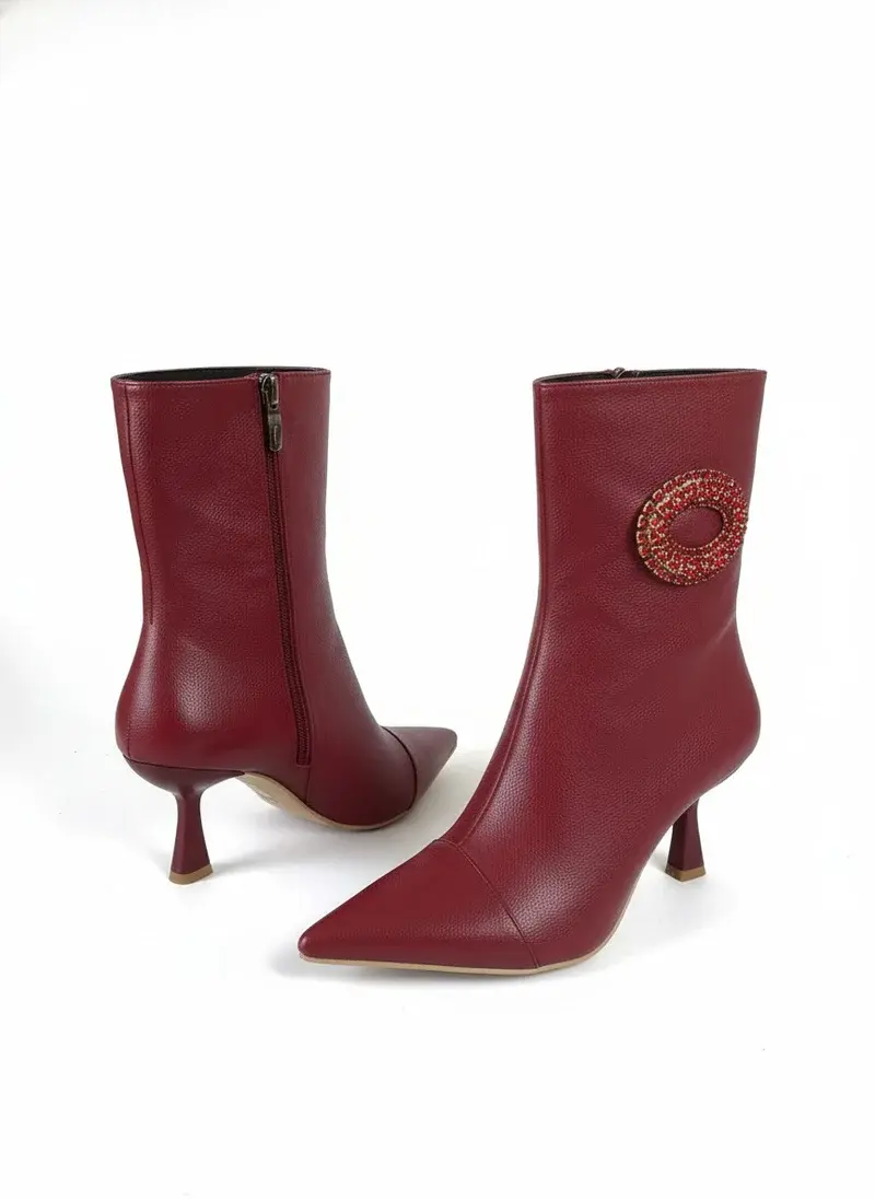 Elegance Boot with Crystal Ring R-405