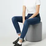 Flat sneakers from the distinctive designs of Guess GS-1